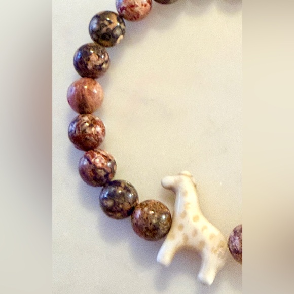 Beaded Rhyolite & Brecciated Jasper Stretch Bracelet w/Giraffe Charm, ~7.5โ ๐ฆ - Picture 4 of 4